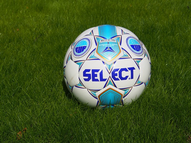 趋严